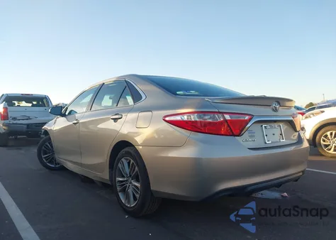 2015 Toyota Camry Se z USA, uszkodzony, nr VIN 4T1BF1FK1FU493934